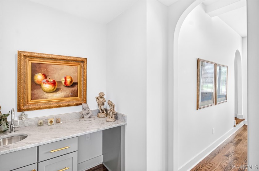 Experience luxury living in this one of a kind Ledbury in - photo 10