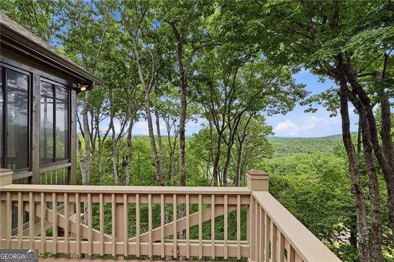 Well-appointed 4 BR &amp; 3.5 BATH design Executive home with an - photo 41