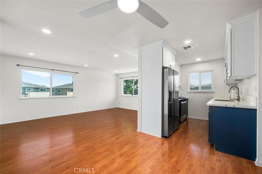 Welcome to this newly updated 2 bedroom/1 bath condo in the - photo 5