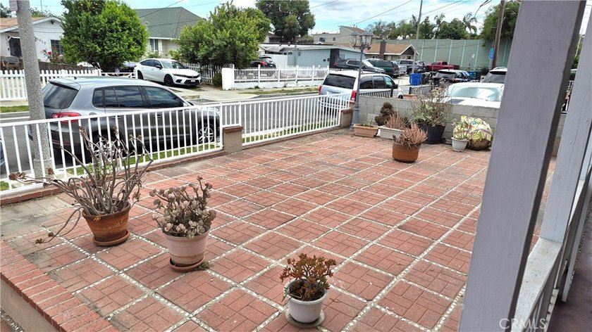 3 bedrooms 2 baths home in a nice area of the west side of Long - photo 12