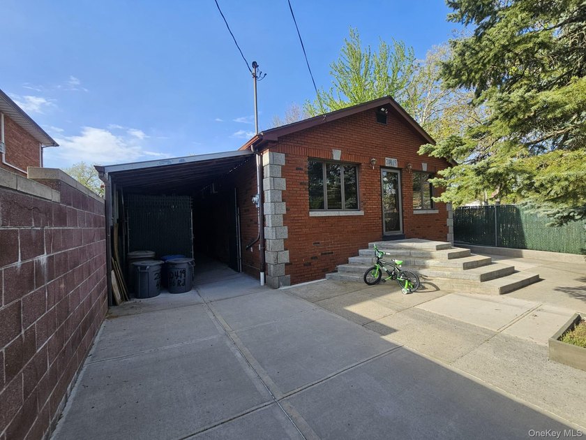 Discover refined comfort in this single-family home, perfectly - photo 3