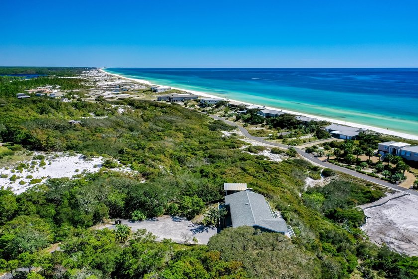 Fully renovated and rental ready 3BR 2.5BA lakefront condo in - photo 36