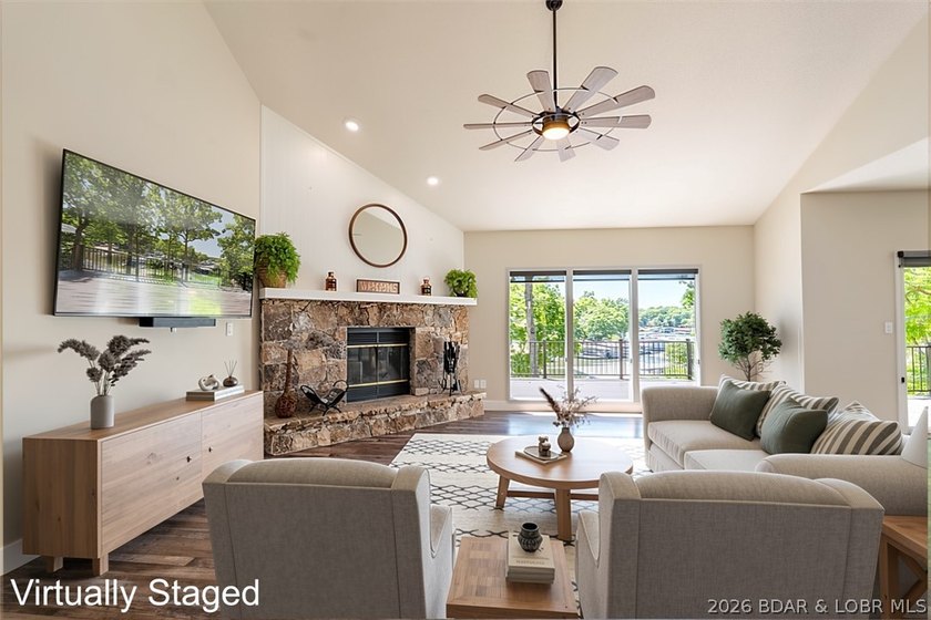 Newly updated lakefront home in Four Seasons with Brand New Roof - photo 10