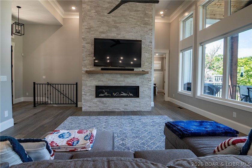 The ultimate Lake of the Ozarks retreat awaits in prestigious - photo 4