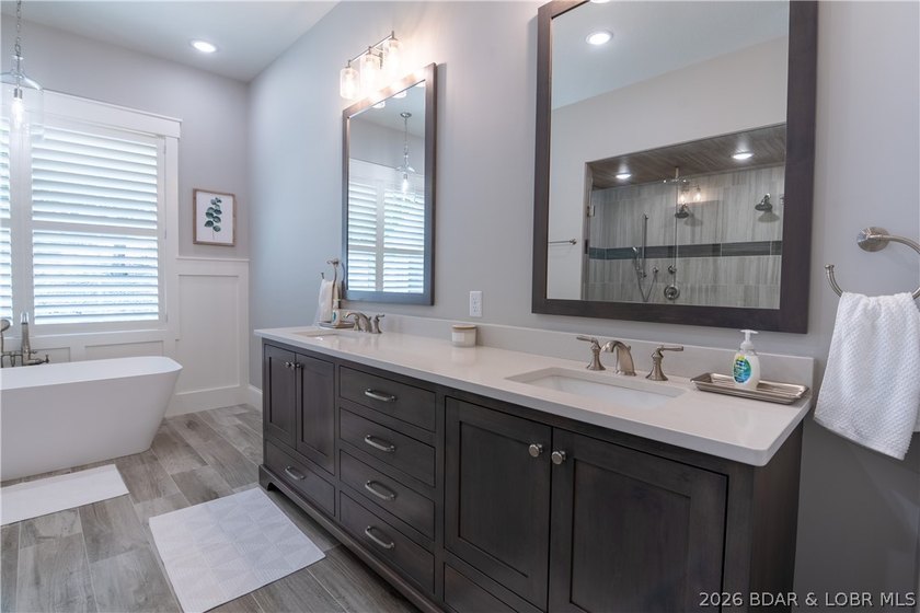 The ultimate Lake of the Ozarks retreat awaits in prestigious - photo 10