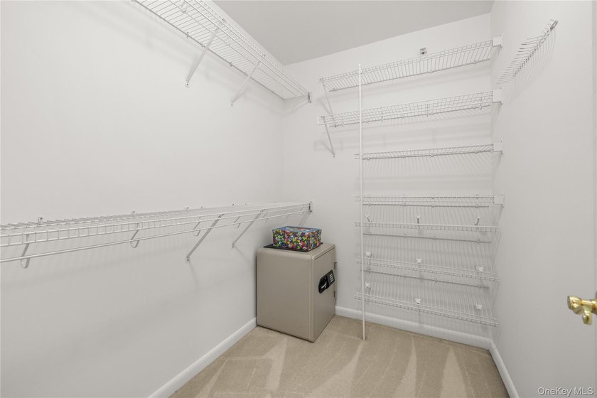 Beautifully updated three-bedroom, two-and-a-half-bathroom condo - photo 19