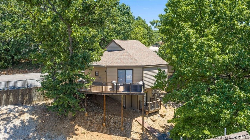 Welcome to this beautifully updated 3-bedroom, 2.5 bath - photo 3
