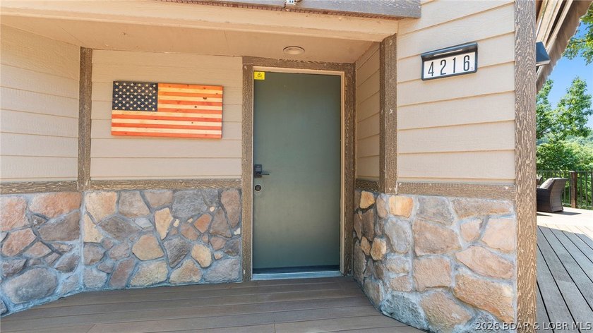 Welcome to this beautifully updated 3-bedroom, 2.5 bath - photo 6