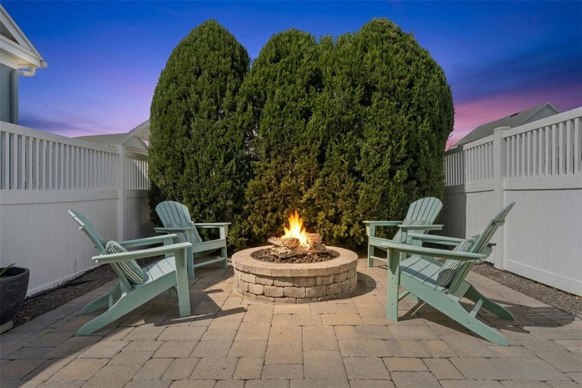 Under contract-accepting backup offers. Perfectly positioned - photo 5