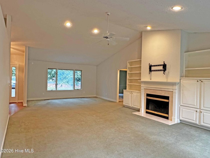 Enjoy peaceful waterfront living in this full-brick, 3-bedroom - photo 4