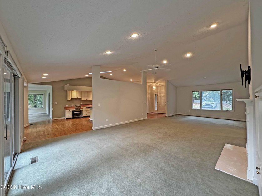 Enjoy peaceful waterfront living in this full-brick, 3-bedroom - photo 6