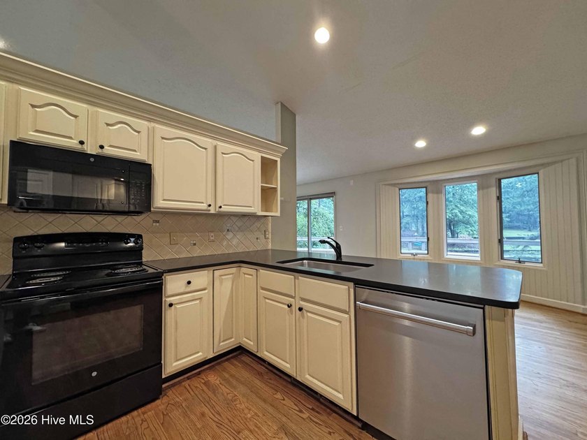 Enjoy peaceful waterfront living in this full-brick, 3-bedroom - photo 9