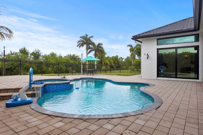 Welcome to this exceptional waterfront single-family residence - photo 10