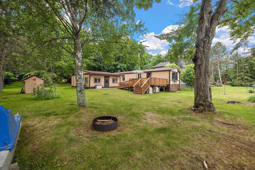 Amazing opportunity to own this property on Round Lake with 100 - photo 2