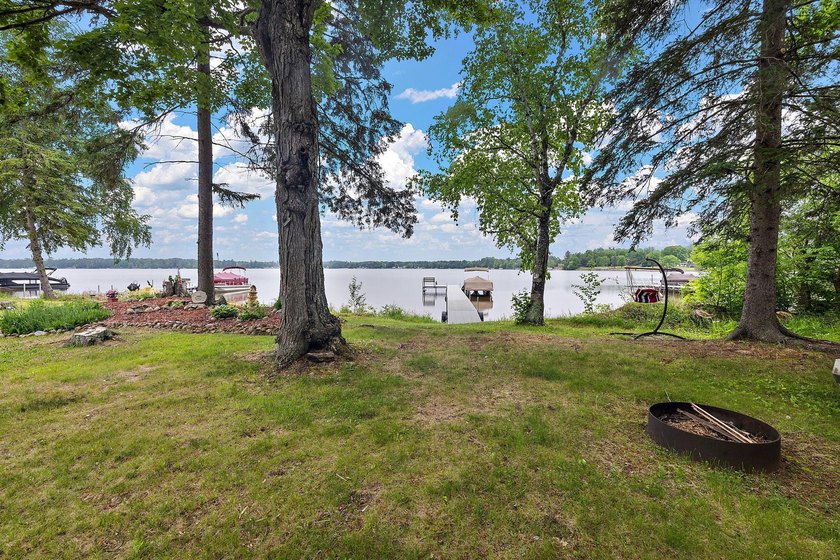 Amazing opportunity to own this property on Round Lake with 100 - photo 3