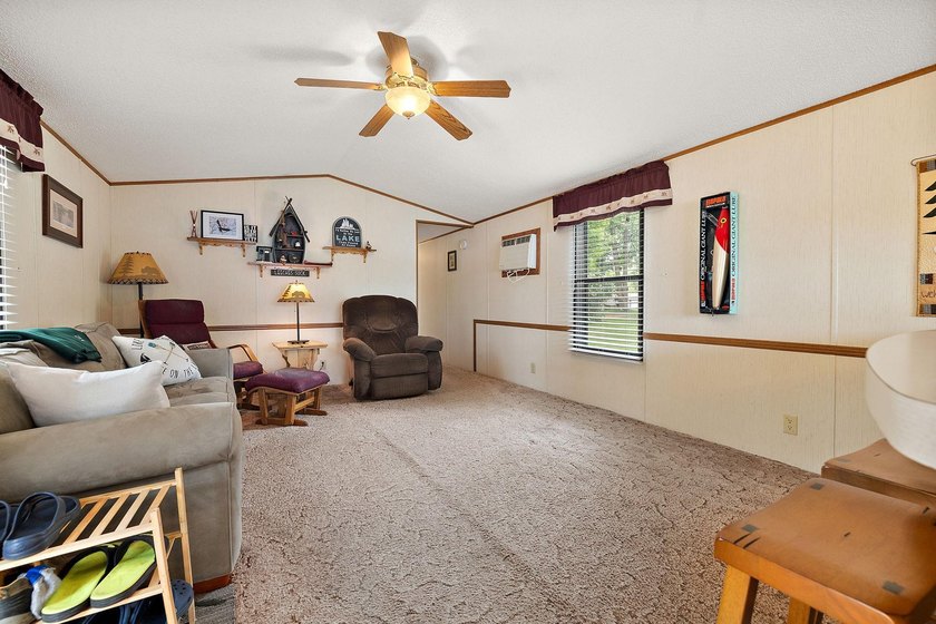 Amazing opportunity to own this property on Round Lake with 100 - photo 6