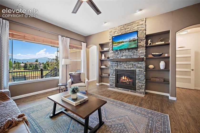 Beautifully upgraded ranch-style home in Pine Creek w/ highly - photo 11