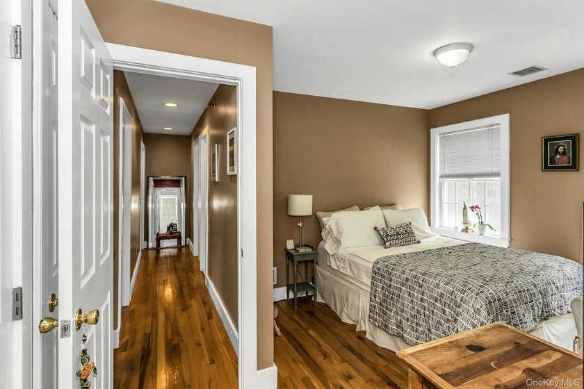 HAMPTON BAYS -- COASTAL LIVING AT ITS BEST Nestled on a private - photo 14
