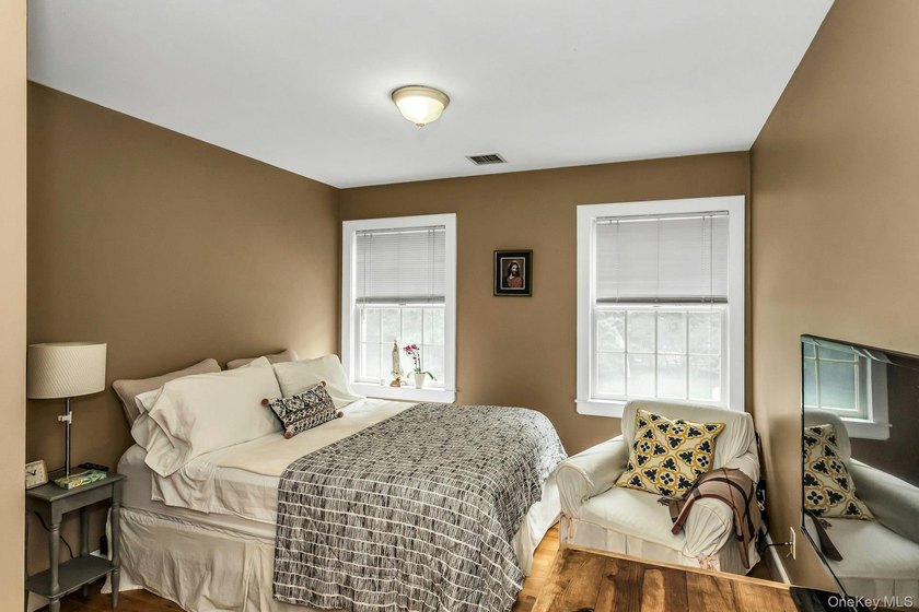 HAMPTON BAYS -- COASTAL LIVING AT ITS BEST Nestled on a private - photo 15