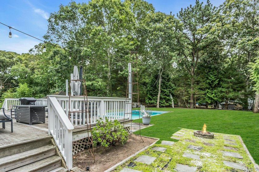 HAMPTON BAYS -- COASTAL LIVING AT ITS BEST Nestled on a private - photo 24
