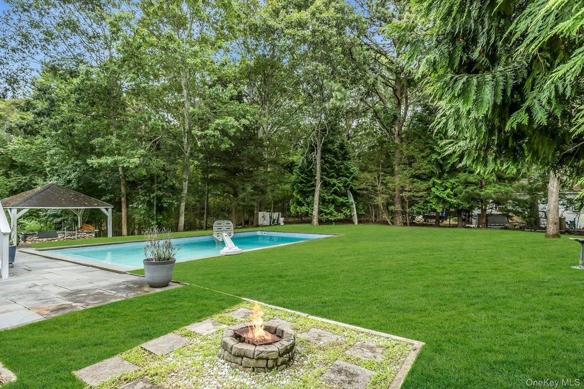 HAMPTON BAYS -- COASTAL LIVING AT ITS BEST Nestled on a private - photo 27