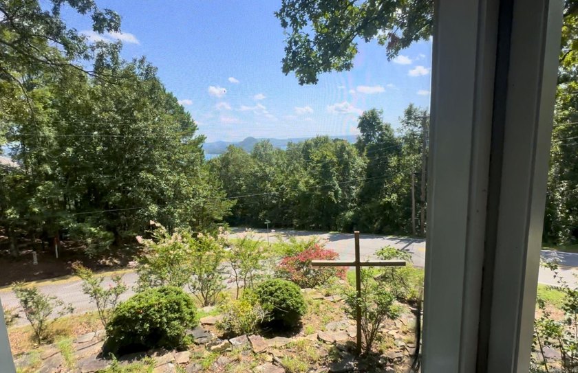 VIEW OF GREERS FERRY LAKE &amp; SUGAR LOAF MOUNTAIN This home has 5 - photo 12