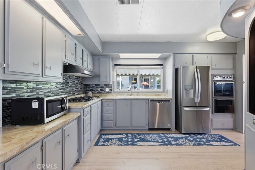 Welcome to your coastal retreat in the highly desirable - photo 12