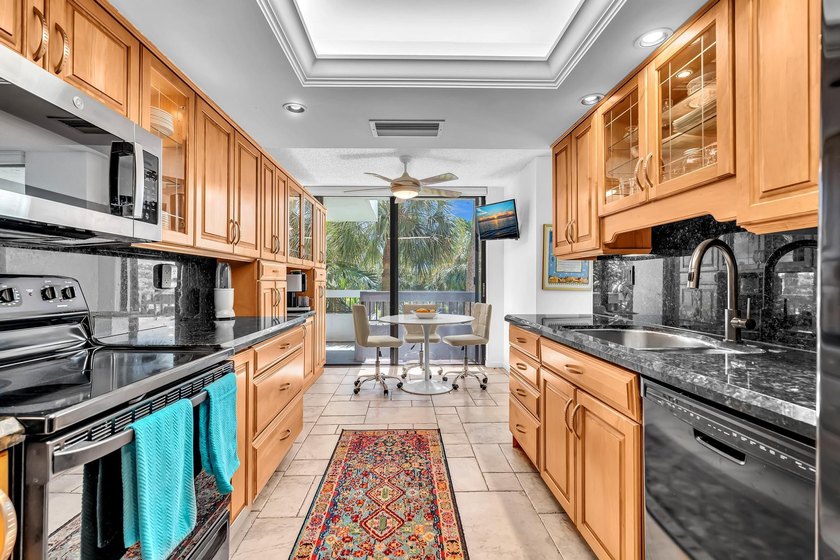 Gorgeous corner 3/2 with wraparound balcony facing southeast for - photo 15