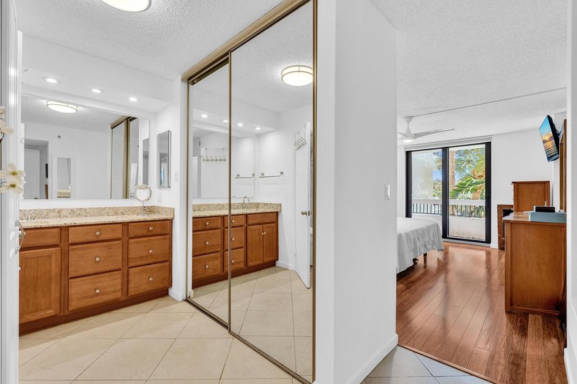 Gorgeous corner 3/2 with wraparound balcony facing southeast for - photo 18