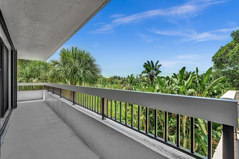 Gorgeous corner 3/2 with wraparound balcony facing southeast for - photo 27