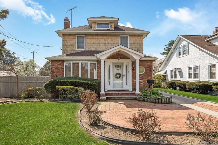 Welcome to this charming Colonial style home in Baldwin offering - photo 2