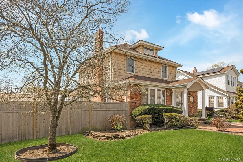 Welcome to this charming Colonial style home in Baldwin offering - photo 3