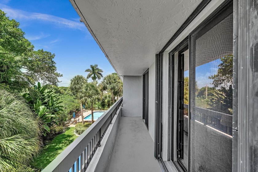 Gorgeous corner 3/2 with wraparound balcony facing southeast for - photo 41