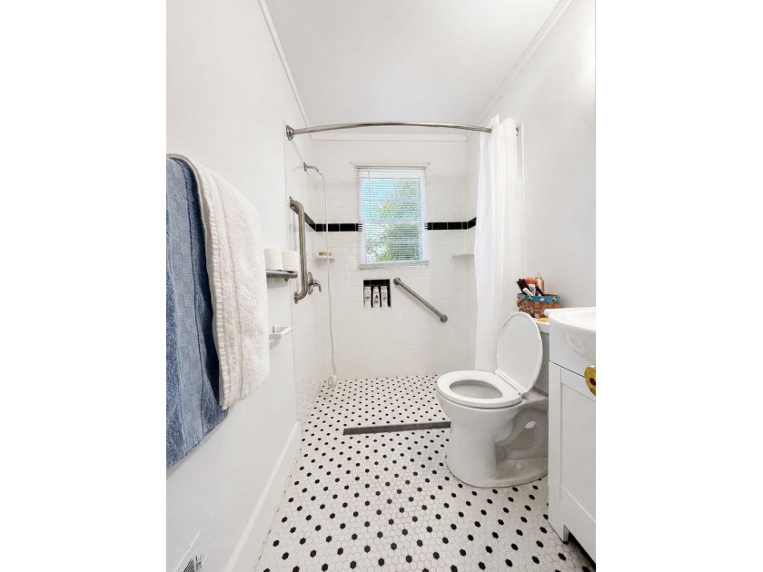 Welcome to 425 Goodwin Ave! A solid brick ranch that's the - photo 24