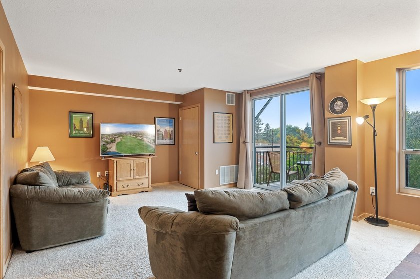 Maintenance free living at its finest in this well cared for - photo 5