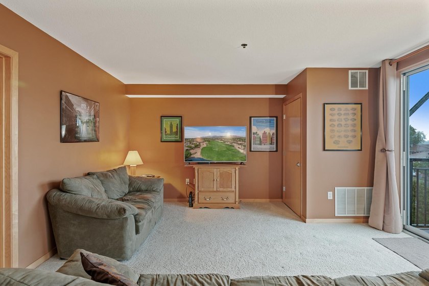 Maintenance free living at its finest in this well cared for - photo 6