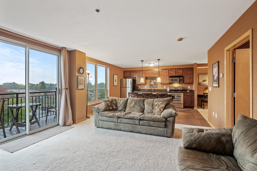 Maintenance free living at its finest in this well cared for - photo 7