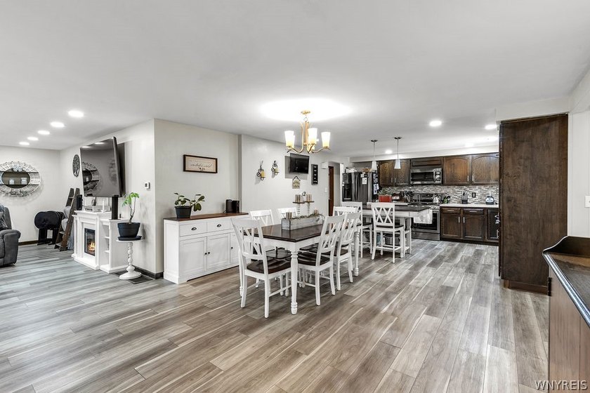 Showings start Thursday July 16 at 9:00 am with negotiations - photo 15