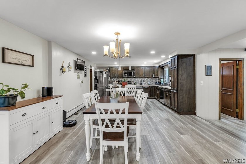 Showings start Thursday July 16 at 9:00 am with negotiations - photo 18