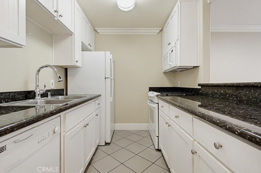Don't miss this nice 1 bedroom, 1 bath 1st floor condo with a - photo 22