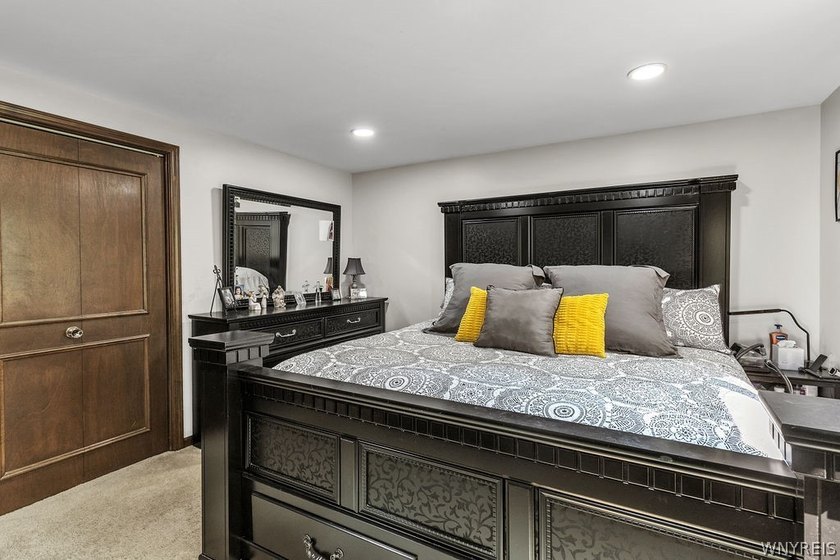 Showings start Thursday July 16 at 9:00 am with negotiations - photo 27