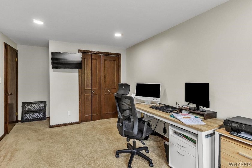 Showings start Thursday July 16 at 9:00 am with negotiations - photo 32
