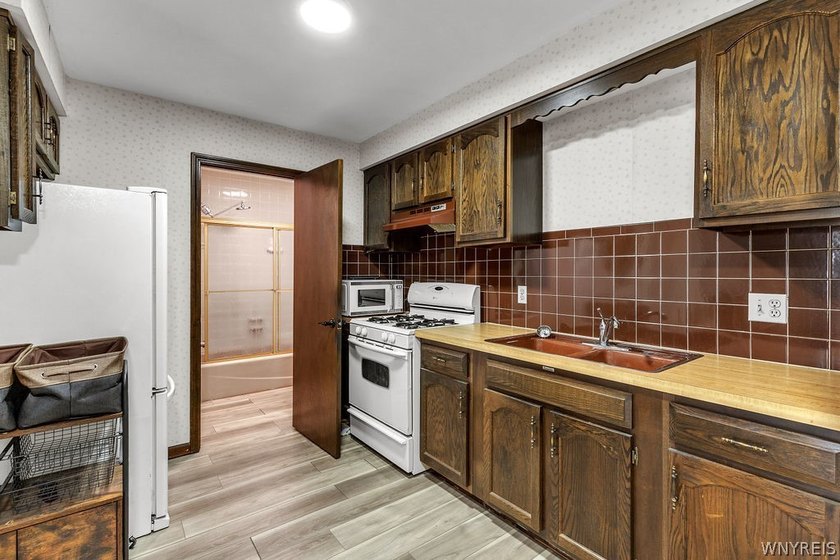 Showings start Thursday July 16 at 9:00 am with negotiations - photo 41