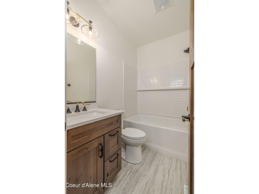 Beautiful New Home, Just completed with 3641+/-sq ft, this Multi - photo 21