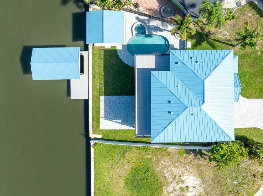 OWNER FINANCING AVAILABLE. Luxurious elevated waterfront living - photo 4