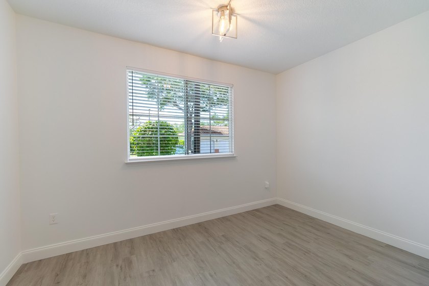 Spacious first floor 1 bedroom 1 bathroom condo plus open den in - photo 14