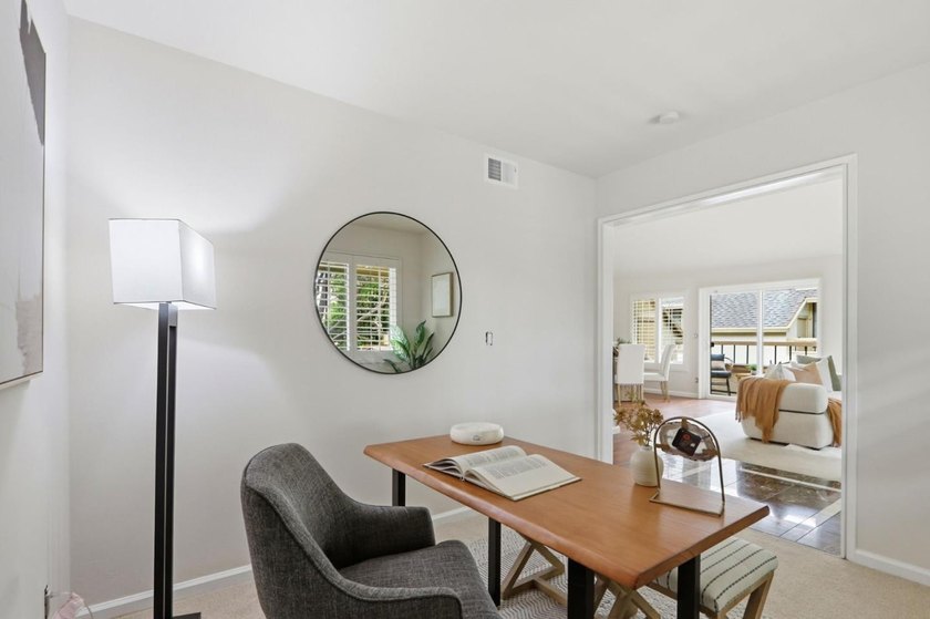 Welcome to this beautifully updated townhouse-style condo - photo 17