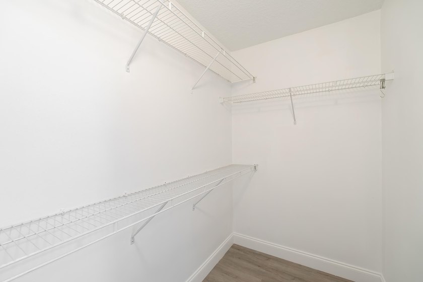 Spacious first floor 1 bedroom 1 bathroom condo plus open den in - photo 19