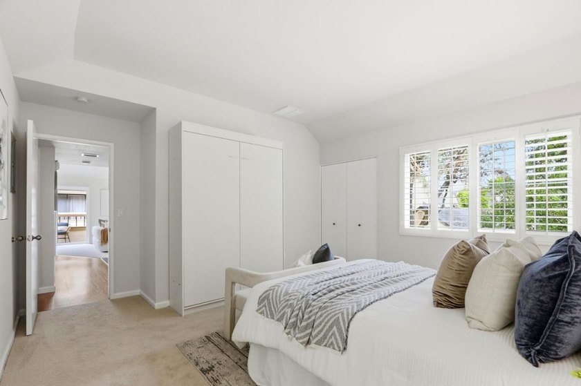 Welcome to this beautifully updated townhouse-style condo - photo 20