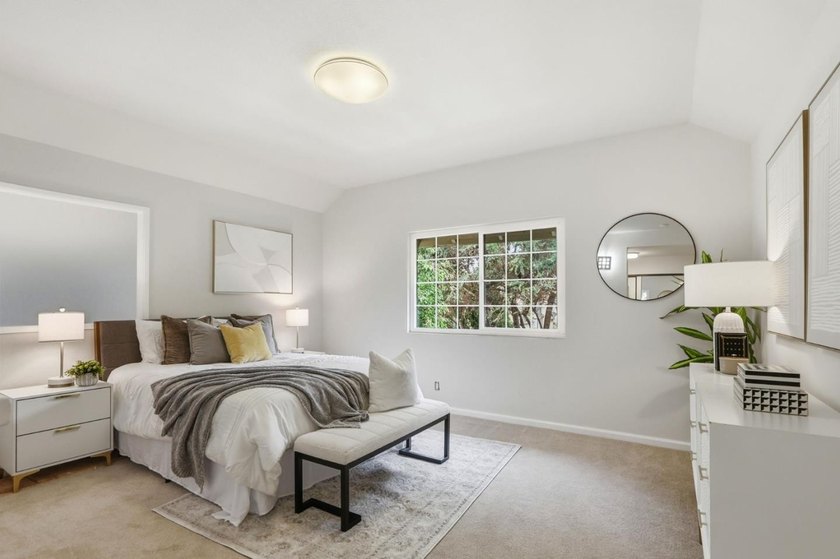 Welcome to this beautifully updated townhouse-style condo - photo 22